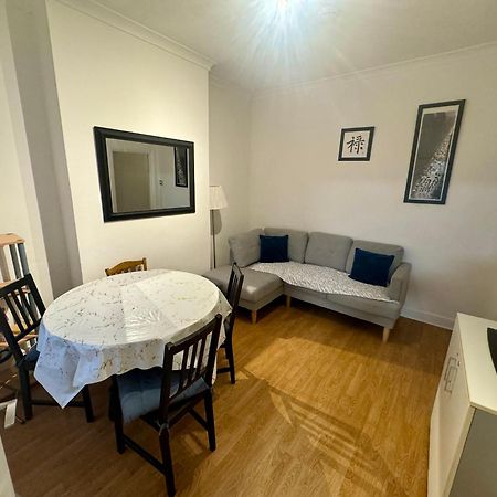 4 Bedroom House In Turnpike Lane/Wood Green London Exteriör bild