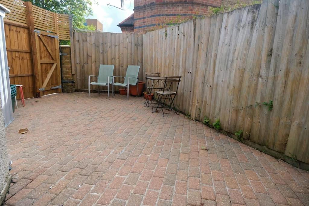 4 Bedroom House In Turnpike Lane/Wood Green London Exteriör bild