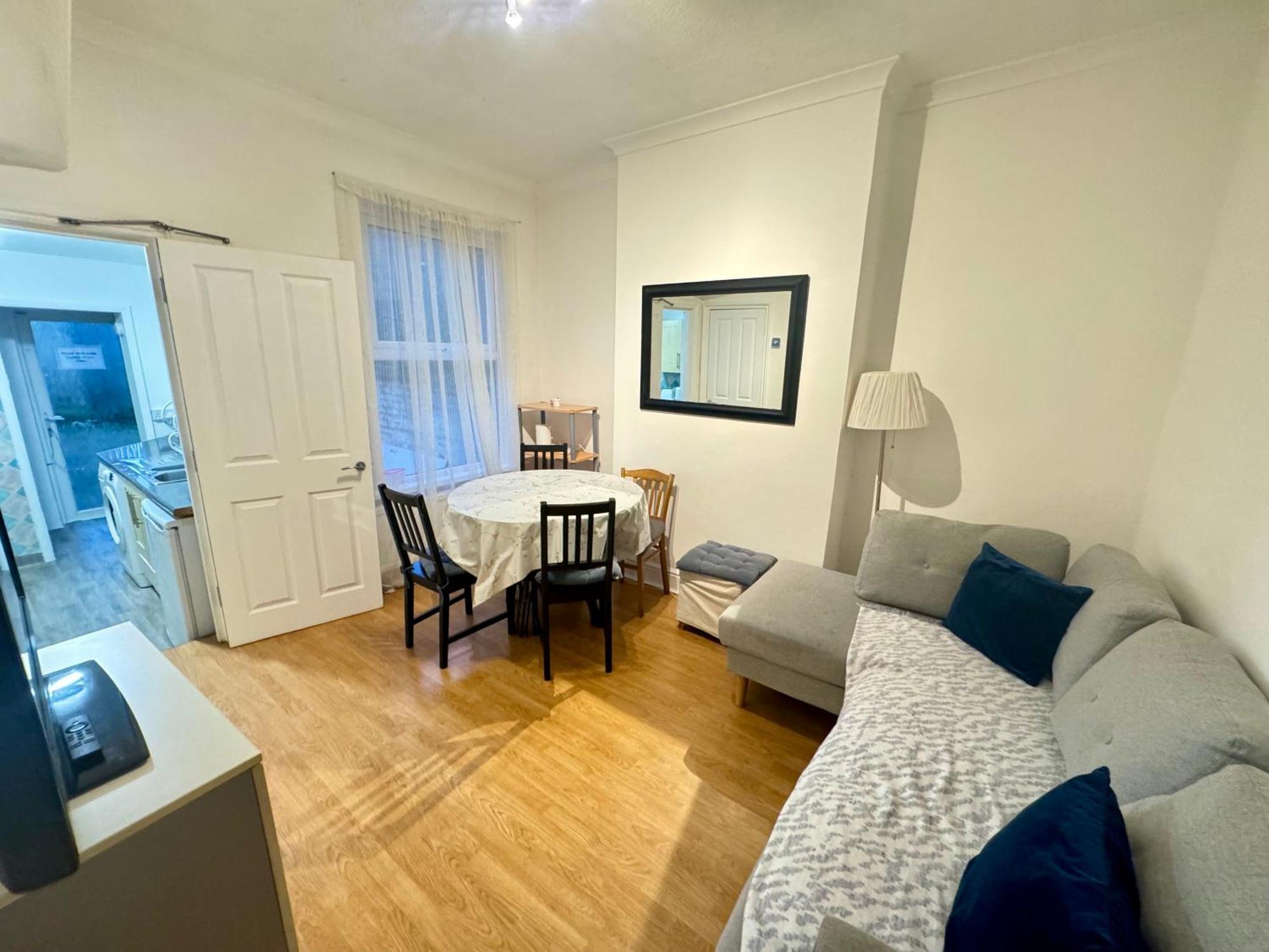 4 Bedroom House In Turnpike Lane/Wood Green London Exteriör bild